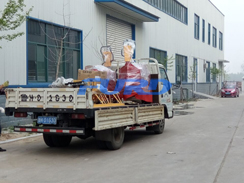福瑞得機(jī)械手扶壓路機(jī)、框架整平機(jī)已成功裝車及時(shí)發(fā)貨