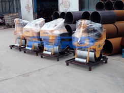 福瑞得機(jī)械5臺壓路機(jī)，一臺混凝土整平機(jī)及時發(fā)貨